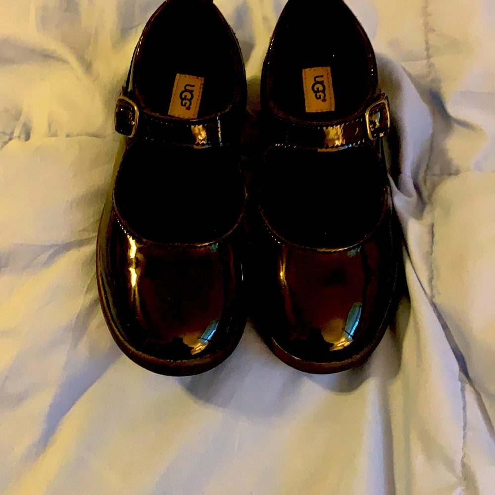 UGG Girls Gently used dress shoes